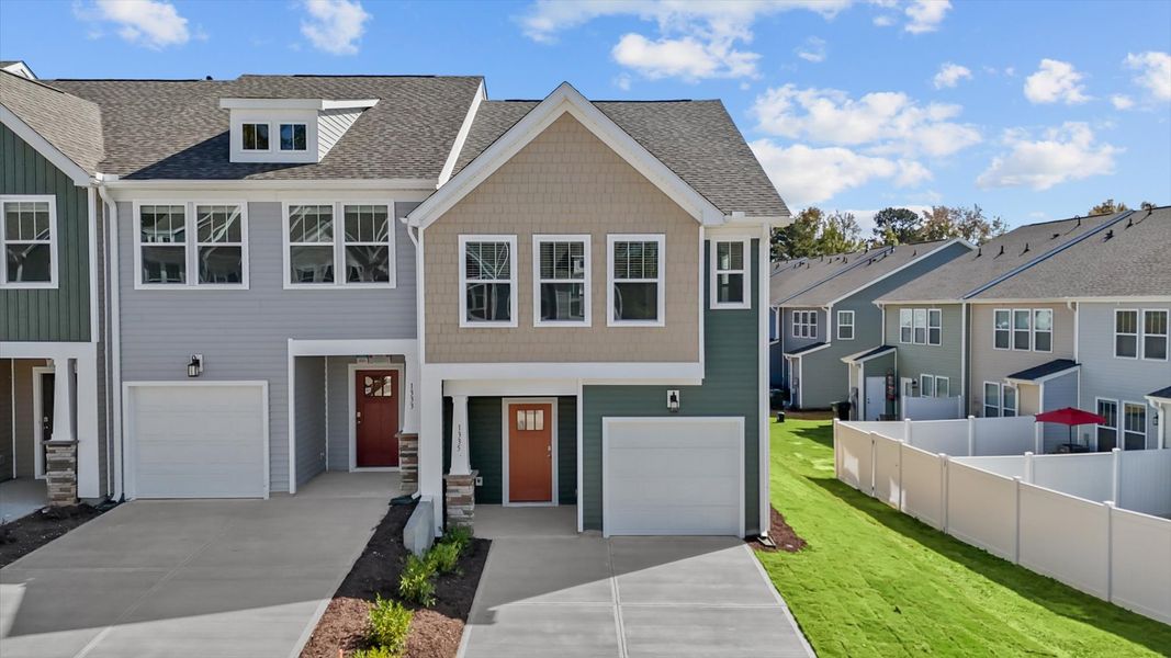 Exterior details and patio area of a home in Tyger Ridge, Moore (Image 3).