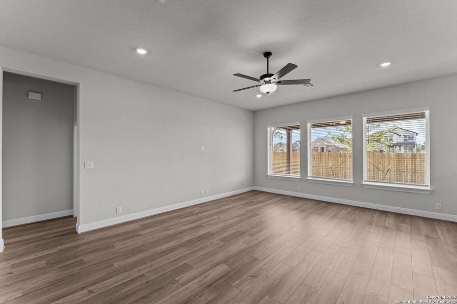Spacious, unfurnished interior of a new home in Davis Ranch 60', San Antonio (Image 20). Spacious, unfurnished interior of a new home in Davis Ranch 60', San Antonio (Image 20).