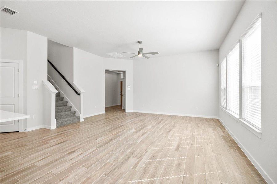 MOVE IN READY - LARGE LOT - OVERSIZED GARAGE