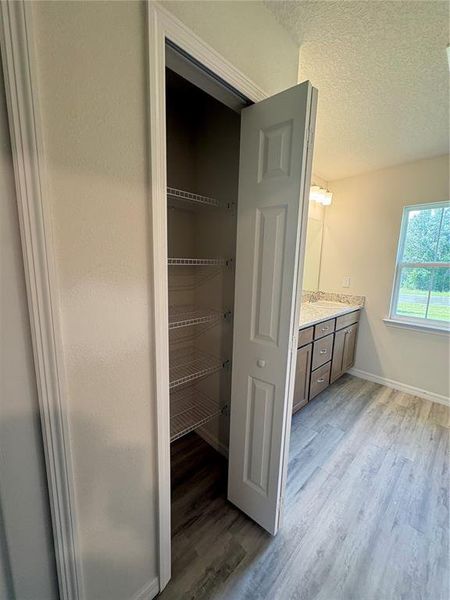 Spacious, unfurnished interior of a new home in , Citrus Springs (Image 11).
