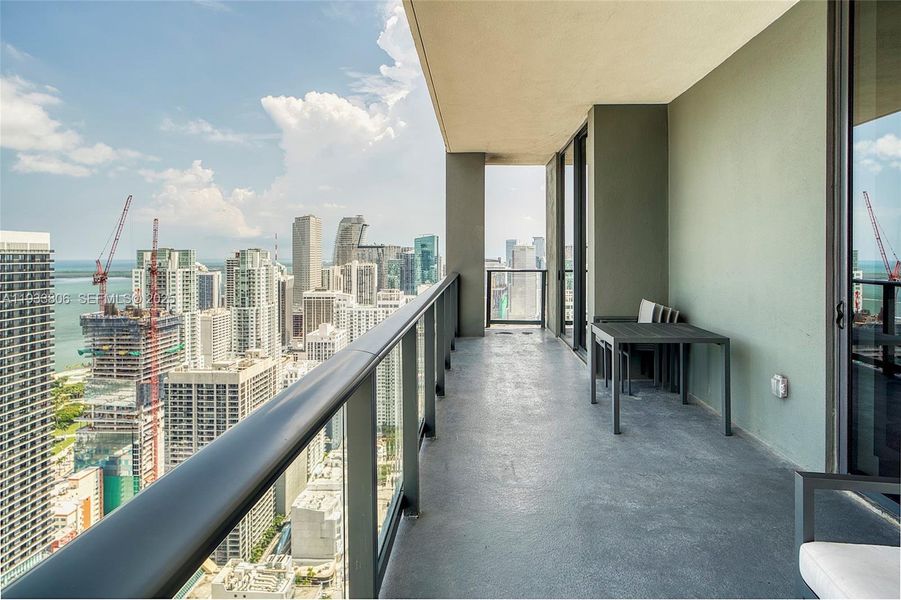 Condo located in Miami, FL showcasing its design and architecture (Image 23).