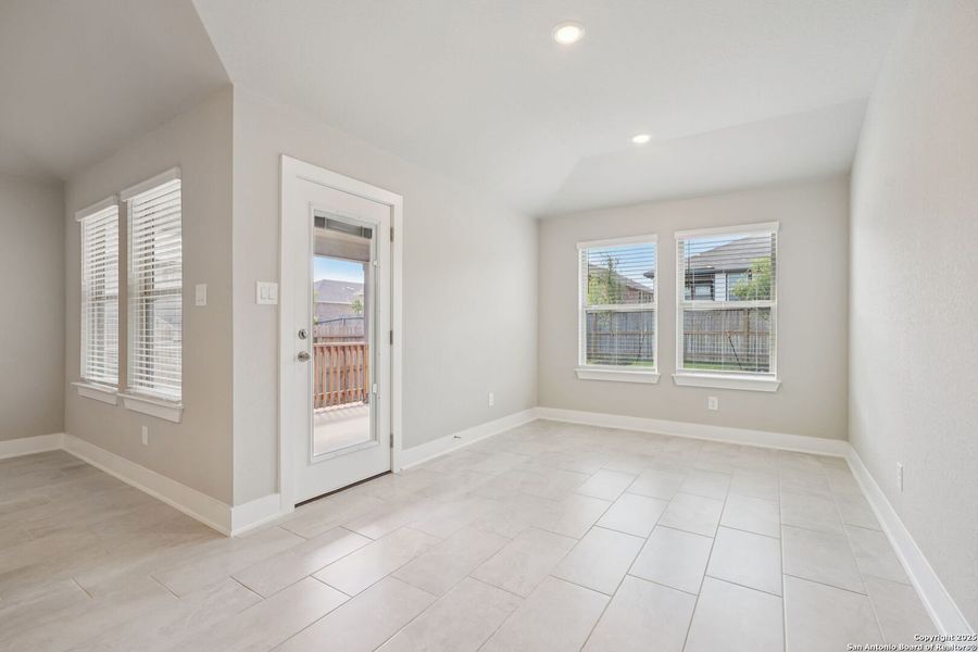 Spacious, unfurnished interior of a new home in Comanche Ridge, San Antonio (Image 39).