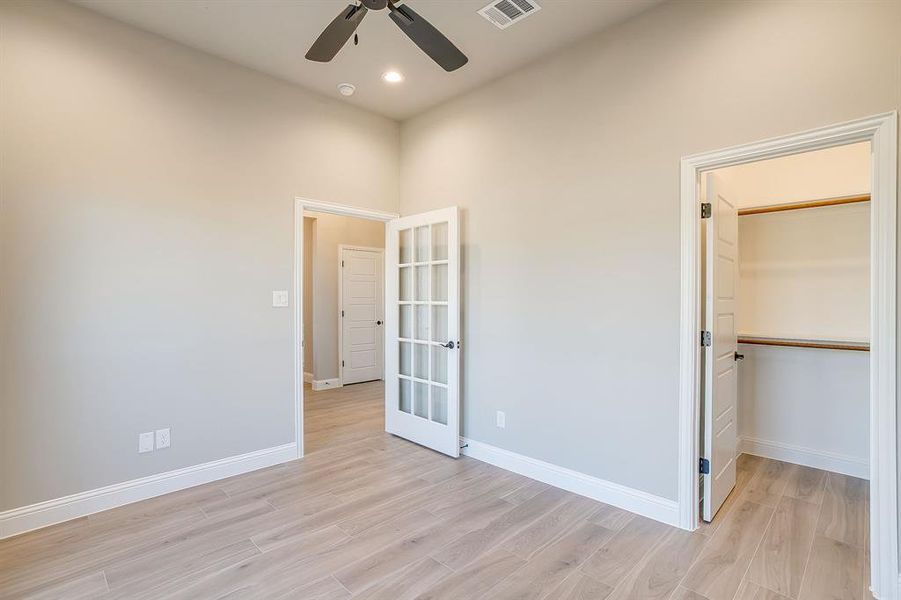 Spacious, unfurnished interior of a new home in , Weatherford (Image 32).