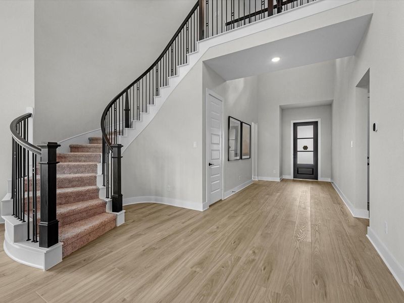 Spacious, unfurnished interior of a new home in The Arbor At Pecan Ridge, Fulshear (Image 13).