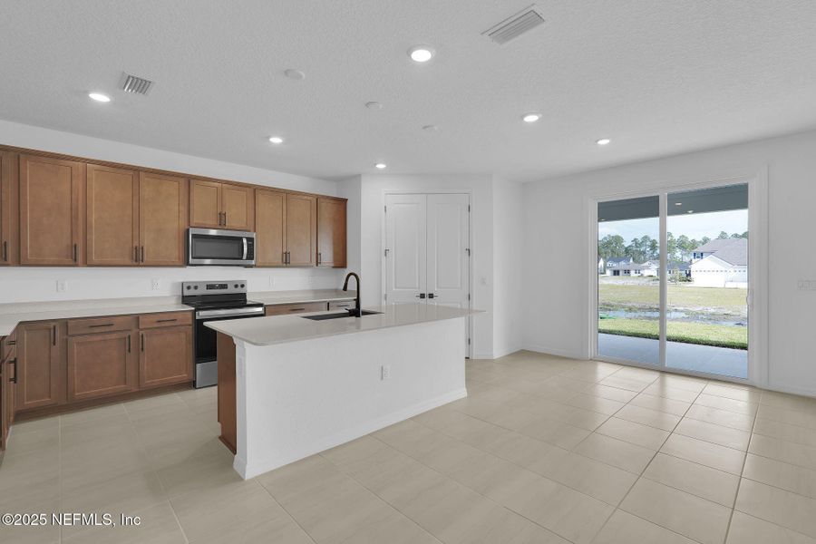 Furnished interior view inside a new home in Hyland Trail, Green Cove Springs (Image 3).