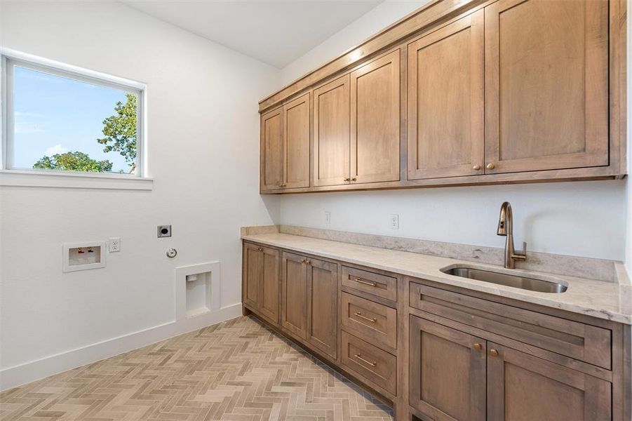 Furnished interior view inside a new home in , Weatherford (Image 9).
