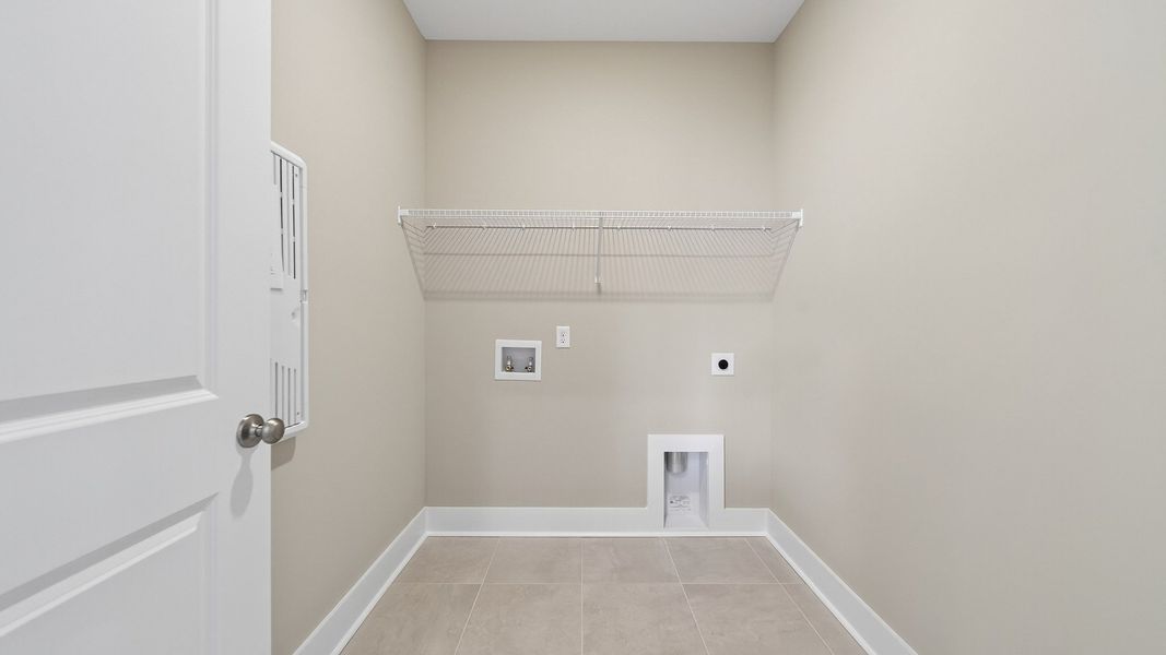 Spacious, unfurnished interior of a new home in McClure Farms, Columbia (Image 50).