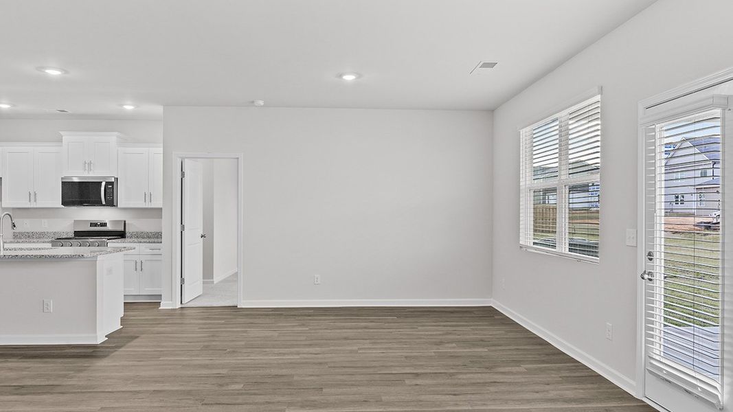 Spacious, unfurnished interior of a new home in Highland Hills, Graniteville (Image 17).