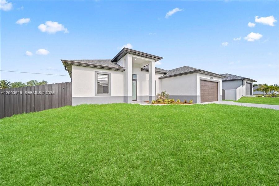 Exterior details and patio area of a home in , Cape Coral (Image 3).