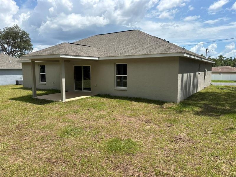 Exterior details and patio area of a home in , Dunnellon (Image 16).