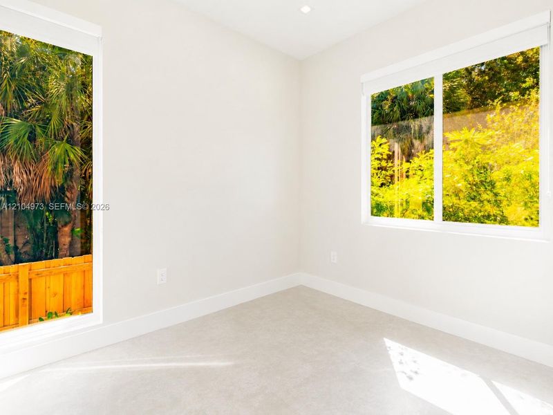 Spacious, unfurnished interior of a new home in , Fort Lauderdale (Image 17).