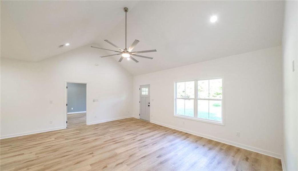 Spacious, unfurnished interior of a new home in , Temple (Image 26).