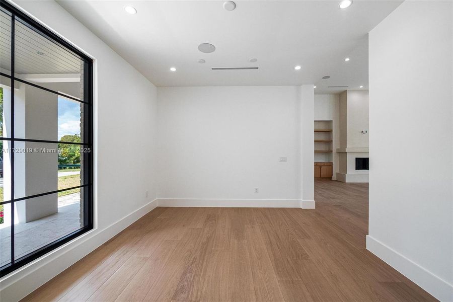 Spacious, unfurnished interior of a new home in , Pinecrest (Image 23).