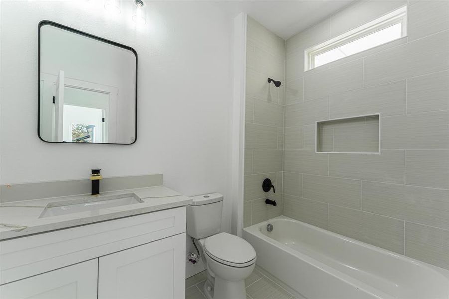 Furnished interior view inside a new home in , Sulphur Springs (Image 4).