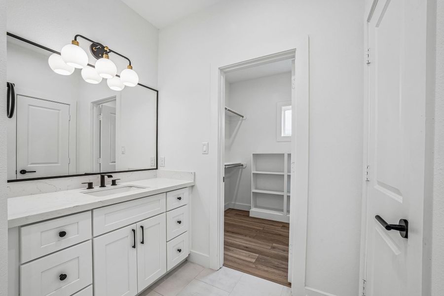 Primary Bath, second vanity. Build in closet orgainizer system.