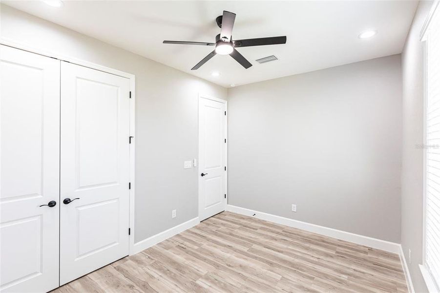 Spacious, unfurnished interior of a new home in , Cape Coral (Image 25).