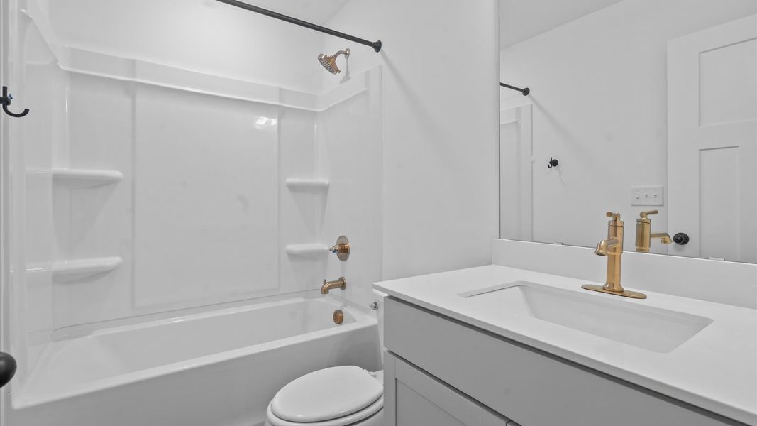 Notable full bathroom offering tasteful details and a bright, functional space