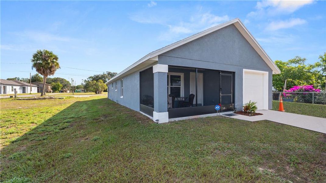 Exterior details and patio area of a home in , Lake Wales (Image 27).