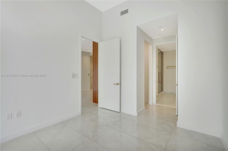 Spacious, unfurnished interior of a new home in Mr. C Residences, Miami (Image 29). Spacious, unfurnished interior of a new home in Mr. C Residences, Miami (Image 29).