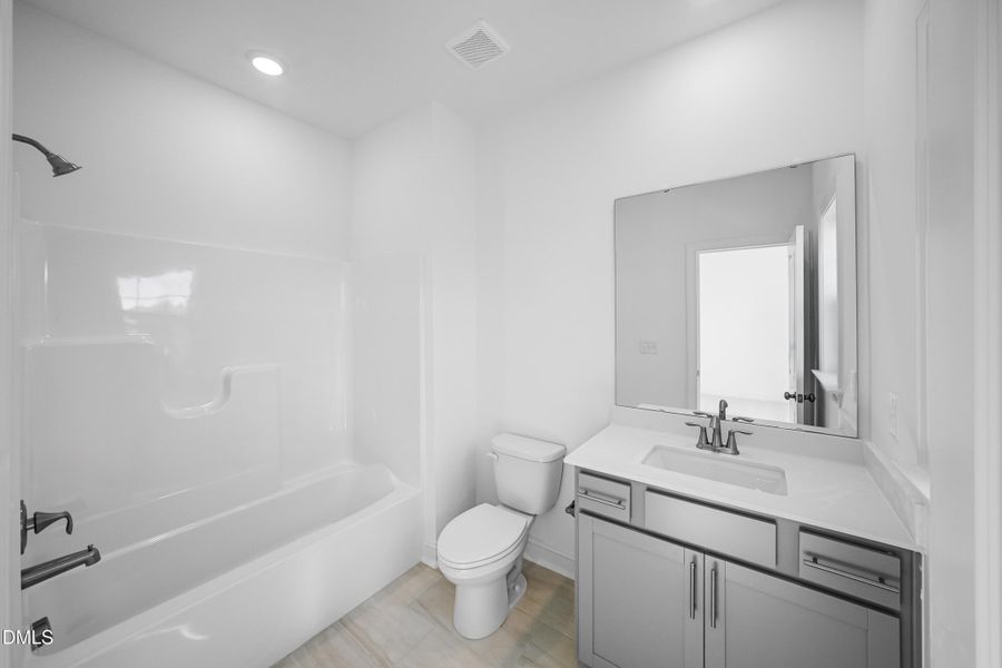 SUN_Stoneriver_Pic_EastmanIII_Bath3_1of1