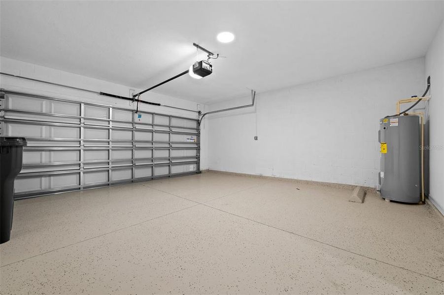 Spacious, unfurnished interior of a new home in , Palmetto (Image 18).