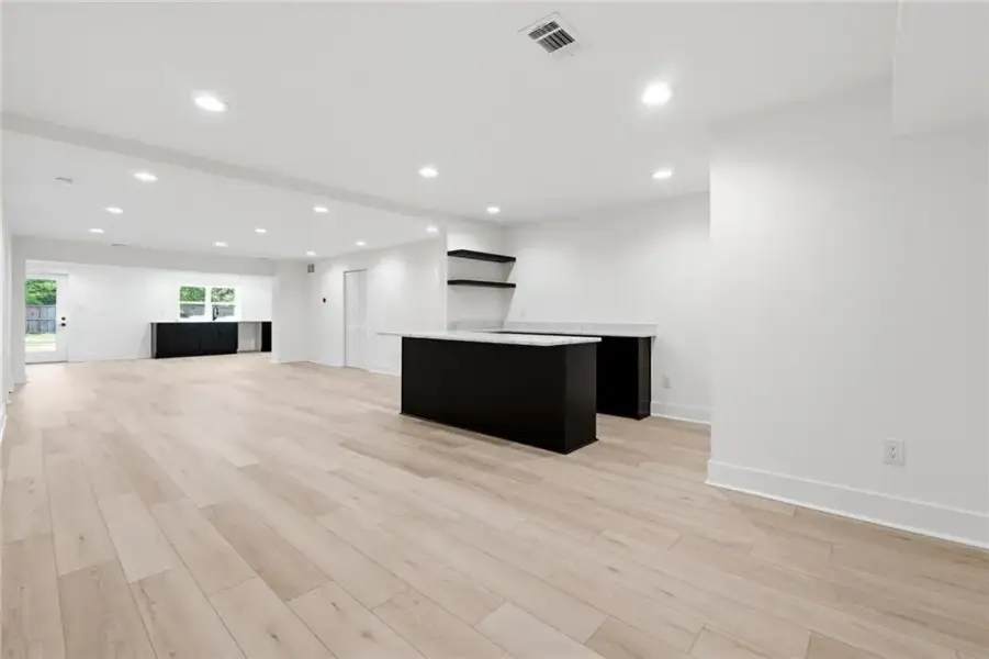 Spacious, unfurnished interior of a new home in , Atlanta (Image 24).