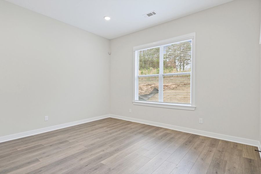 Spacious, unfurnished interior of a new home in Twin Oaks, Oakland (Image 24).