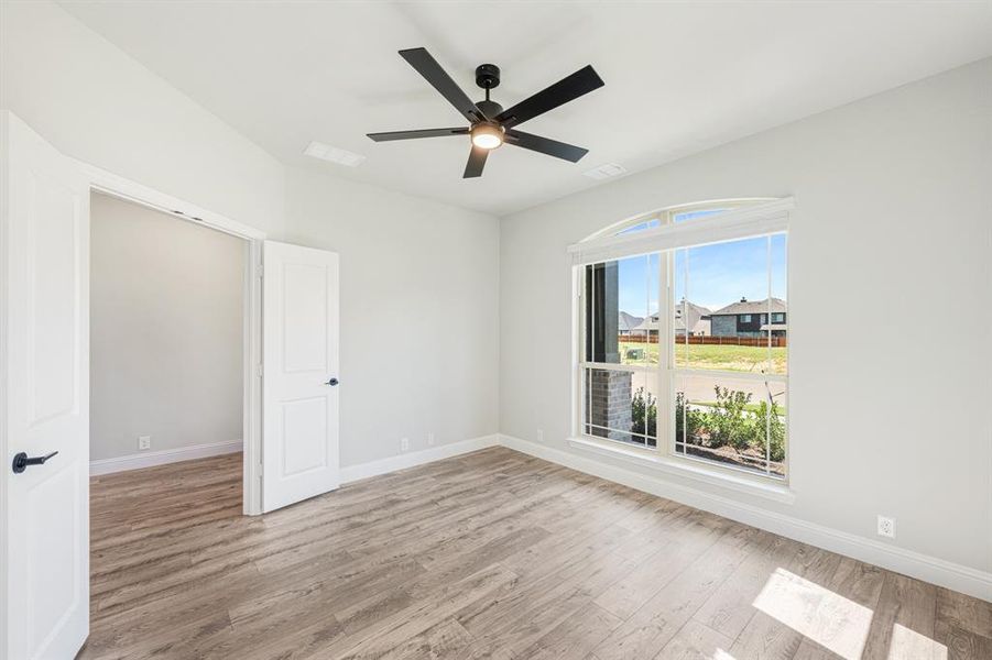 Spacious, unfurnished interior of a new home in Hulen Trails, Fort Worth (Image 33).