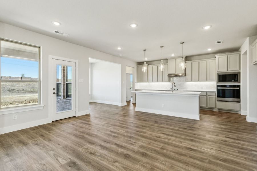 Representative unfurnished interior of a home built from the Yukon by Centre Living Homes in Lakeway Estates, Waxahachie (Image 30).
