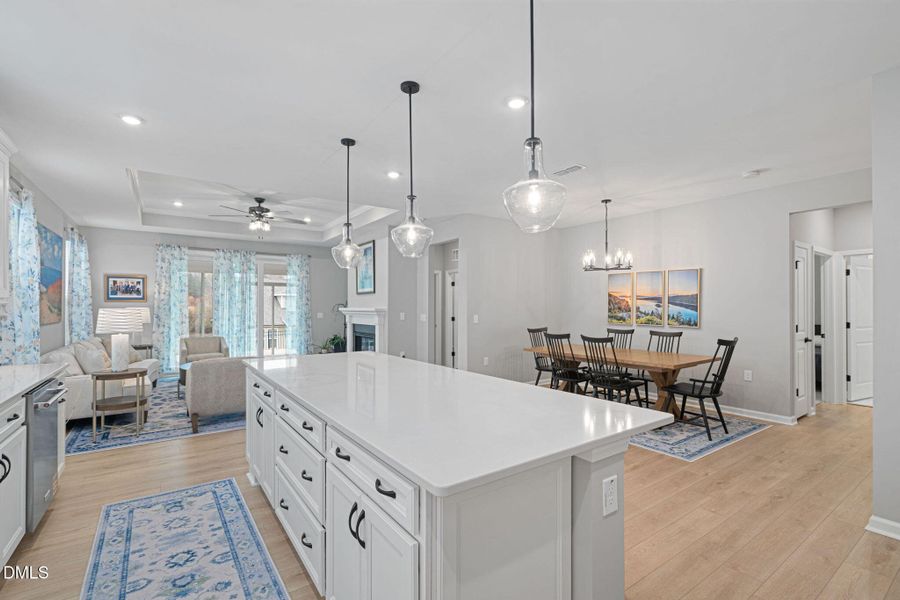 Kitchen/Dining Kitchen/Dining