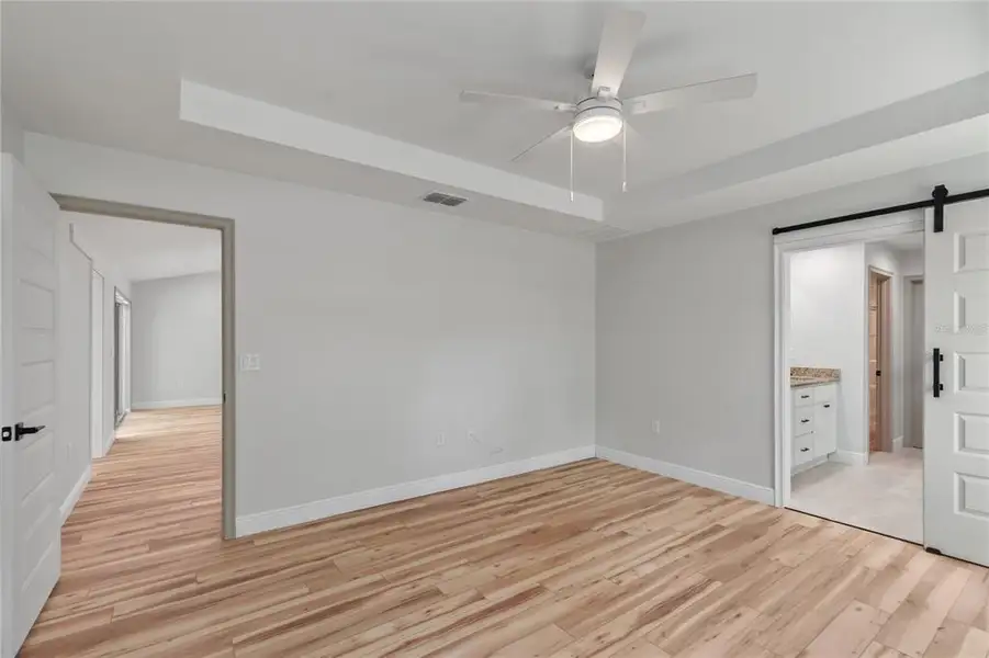Spacious, unfurnished interior of a new home in , Ocala (Image 38).