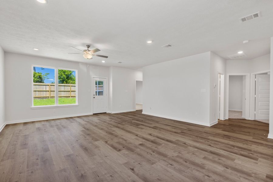 Spacious, unfurnished interior of a new home in Rockbridge East, Huntsville (Image 6).