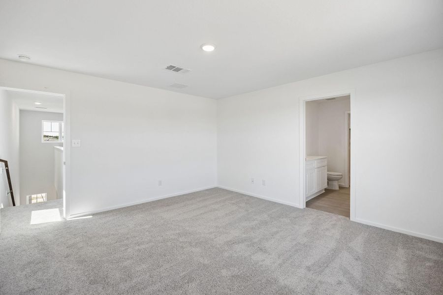 Spacious, unfurnished interior of a new home in Montgomery Bend, Montgomery (Image 25).