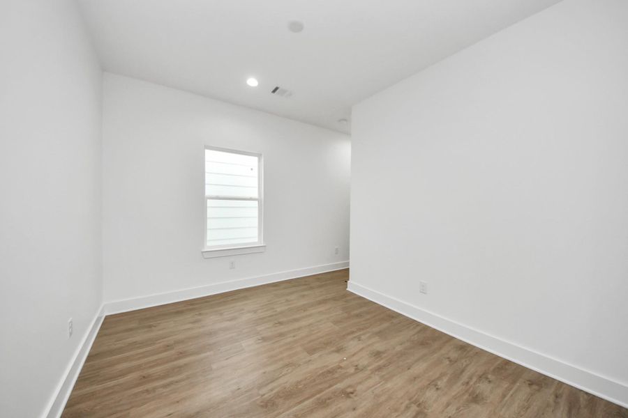 Spacious, unfurnished interior of a new home in , Houston (Image 7).