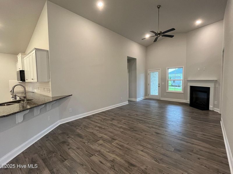 Spacious, unfurnished interior of a new home in Palmetto Creek, Bolivia (Image 11).
