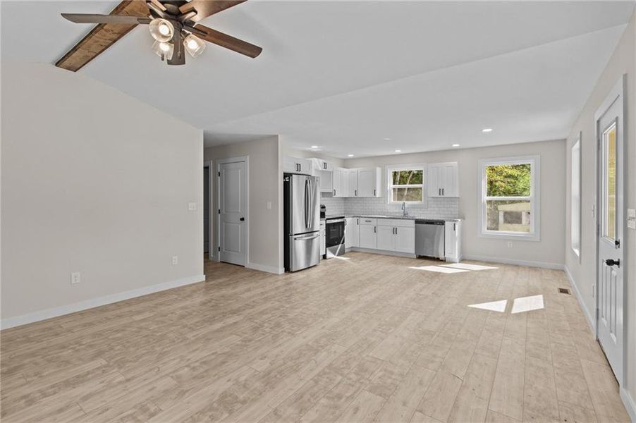 Spacious, unfurnished interior of a new home in , Summerville (Image 5).