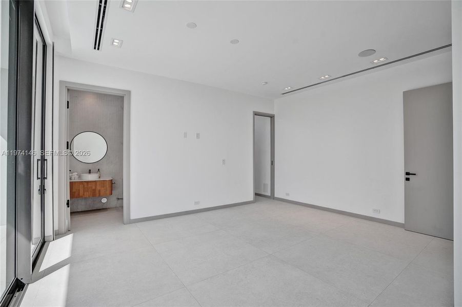 Spacious, unfurnished interior of a new home in , Miami Shores (Image 51).