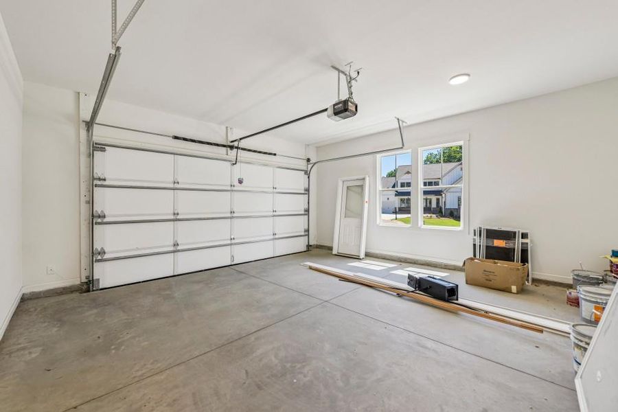 Spacious, unfurnished interior of a new home in White Post on Lake Lanier, Gainesville (Image 40).