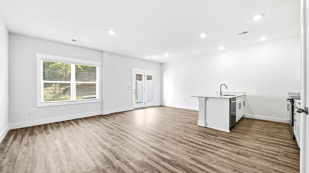 Spacious, unfurnished interior of a new home in The Arbor Townhomes, Kingsport (Image 10).
