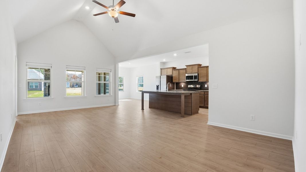 another view of the vaulted ceiling in the great room (CAN get a big ole Christmas tree in the great room) another view of the vaulted ceiling in the great room (CAN get a big ole Christmas tree in the great room)
