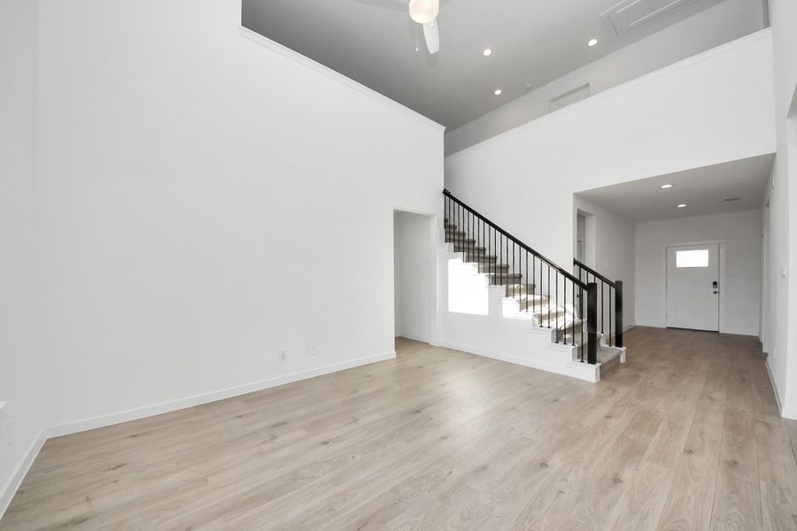 Spacious, unfurnished interior of a new home in Tamarron, Katy (Image 24).