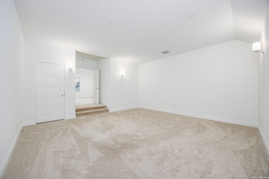 Spacious, unfurnished interior of a new home in Bison Ridge, San Antonio (Image 48).