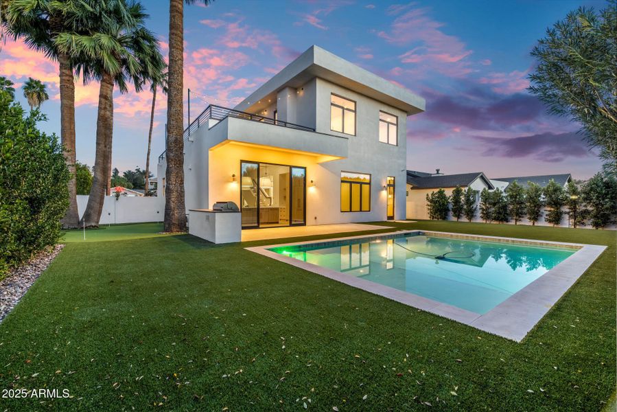 Pool with baja shelf & putting green Pool with baja shelf & putting green