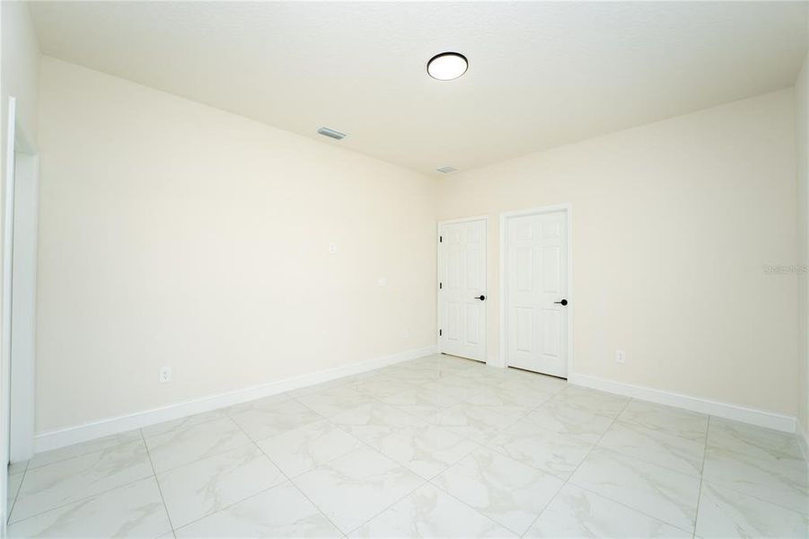 Spacious, unfurnished interior of a new home in , Deland (Image 15).