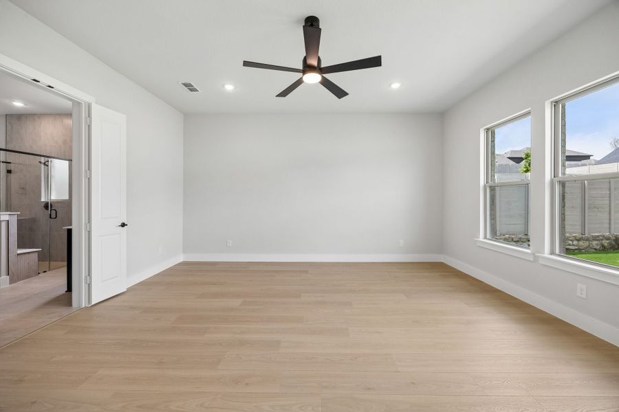 Spacious, unfurnished interior of a new home in Painted Tree Lakeside, McKinney (Image 33).