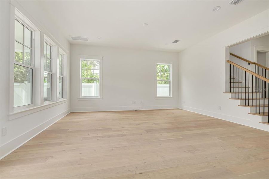 Spacious, unfurnished interior of a new home in , St. Petersburg (Image 33).