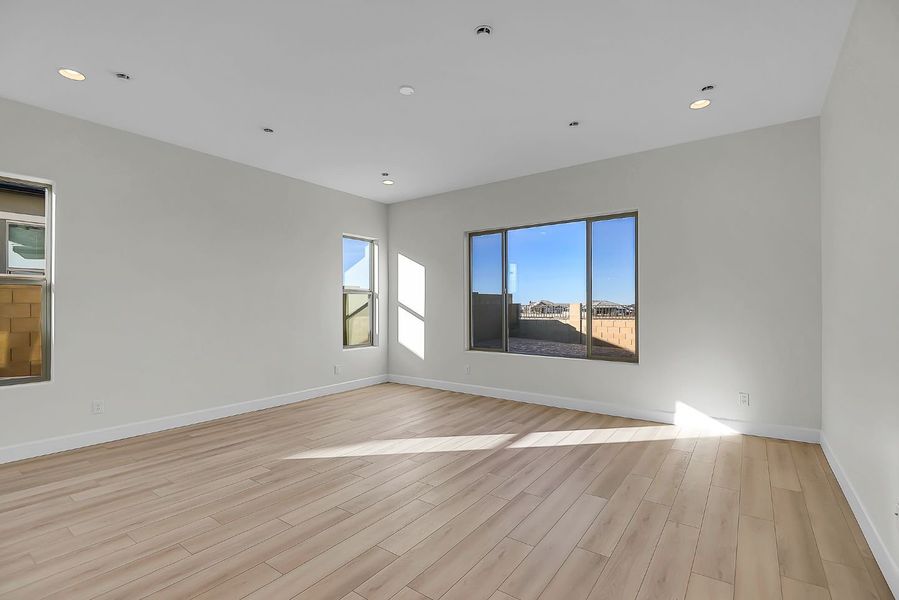 Spacious, unfurnished interior of a new home in Summit at The Dells, Prescott (Image 27).