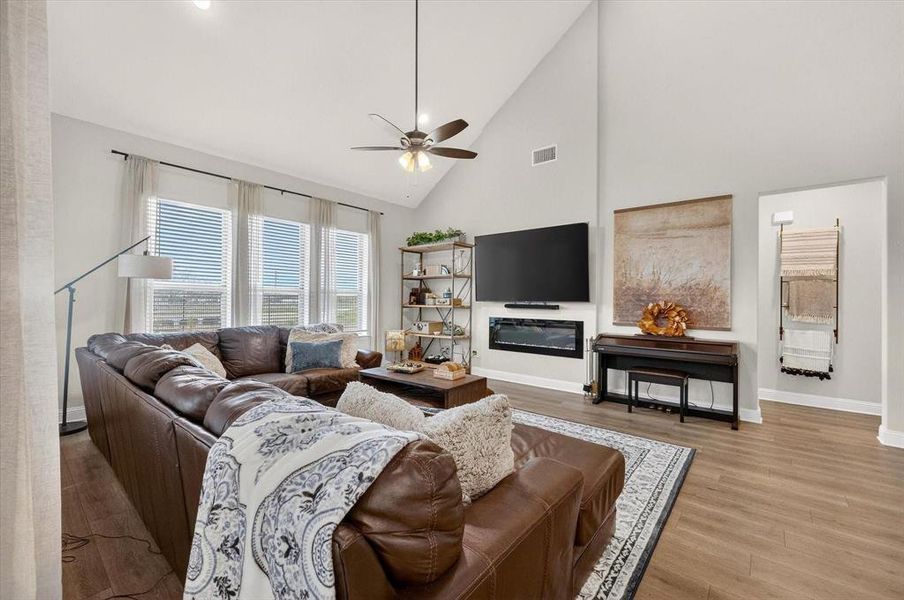 Furnished interior view inside a new home in Oaks of North Grove, Waxahachie (Image 8).