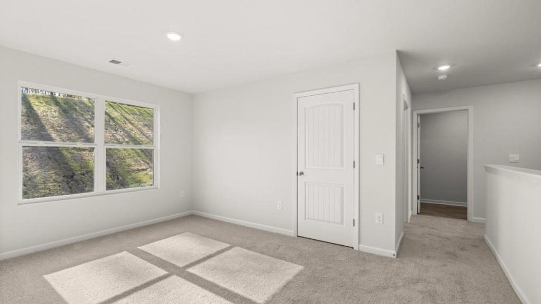 Spacious, unfurnished interior of a new home in Oconee Overlook, Gainesville (Image 21).