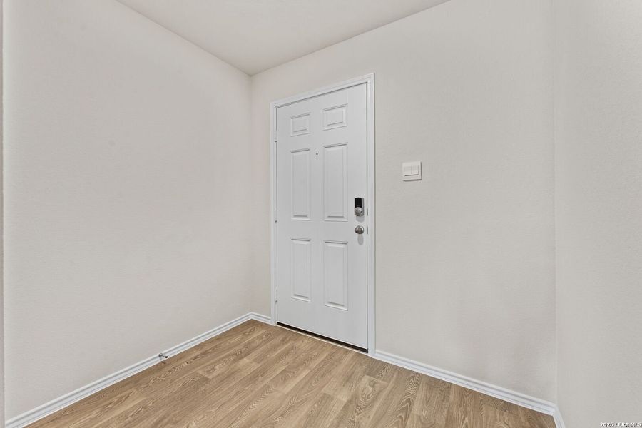 Spacious, unfurnished interior of a new home in Bollinger, Uhland (Image 12).